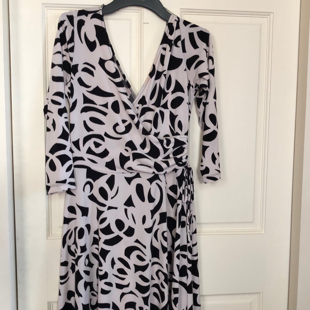 Black/off white bold dress size M New York and Company